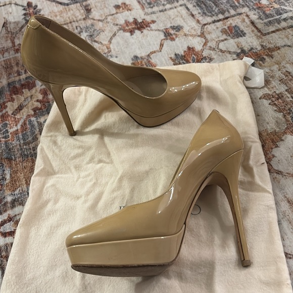 Patent Leather Nude Jimmy Choo - Picture 2 of 4